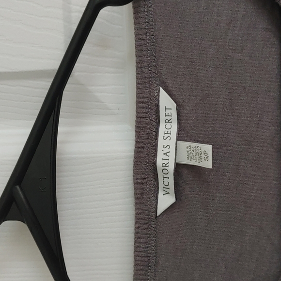 Victoria's Secret long sleeve - Picture 4 of 4